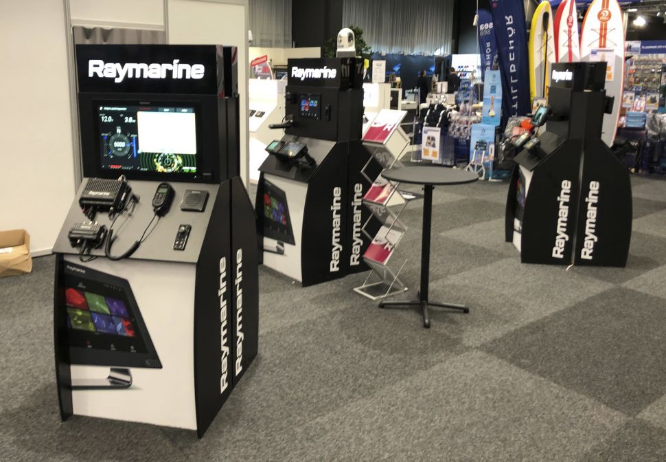 FSDU for Raymarine with interactive screens and working display models